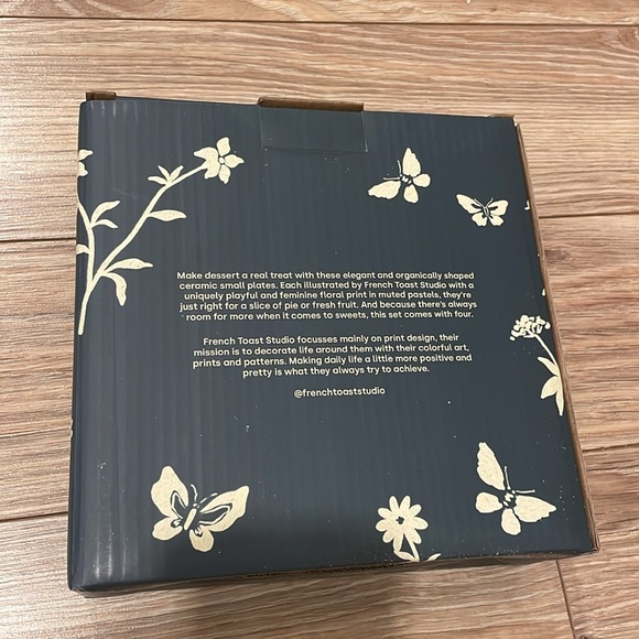 Alltrue x French Toast Set of 4 Dessert Plates - Picture 3 of 3